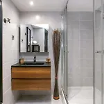 펜션 Cafe Loft One-bedroom With Marina & Mont Saint-loup View