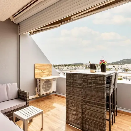 Café Loft 2-zimmer-apartment Mit Blick Auf Den Hafen&den Mont Saint-loup *