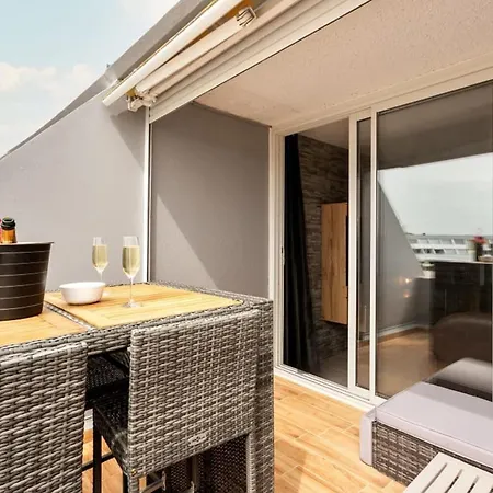 度假居 Cafe Loft One-bedroom With Marina & Mont Saint-loup View *