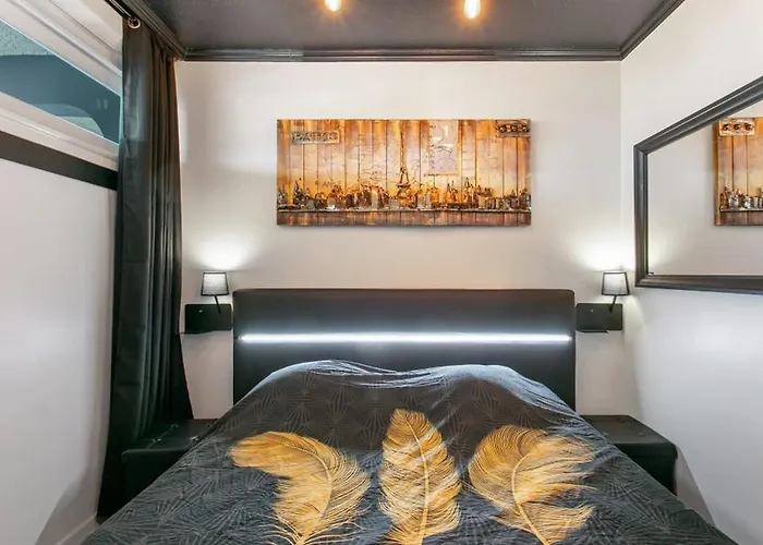 Cafe Loft One-bedroom With Marina & Mont Saint-loup View 度假居 *