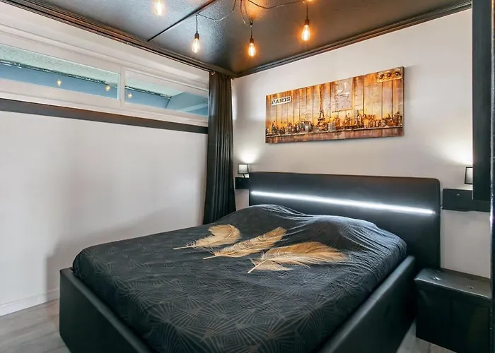 Cafe Loft One-bedroom With Marina & Mont Saint-loup View 度假居 *
